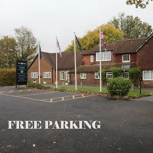  Country house Trivelles Waterhall Country Gatwick & Airport Parking